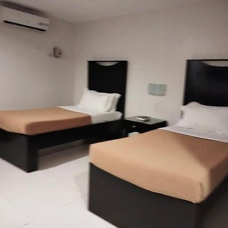 Annex Hotel Tavern Surigao Esterno foto